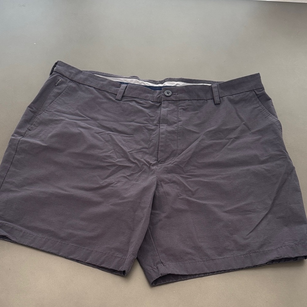 Vineyard Vines on- the - go shorts